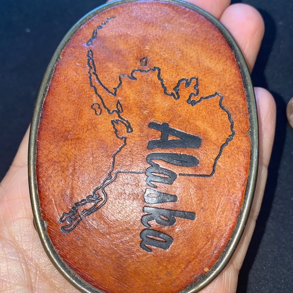 SWIB LEATHER BRASS ALASKA MAP BELT BUCKLE Embossed vintage - Picture 7 of 8